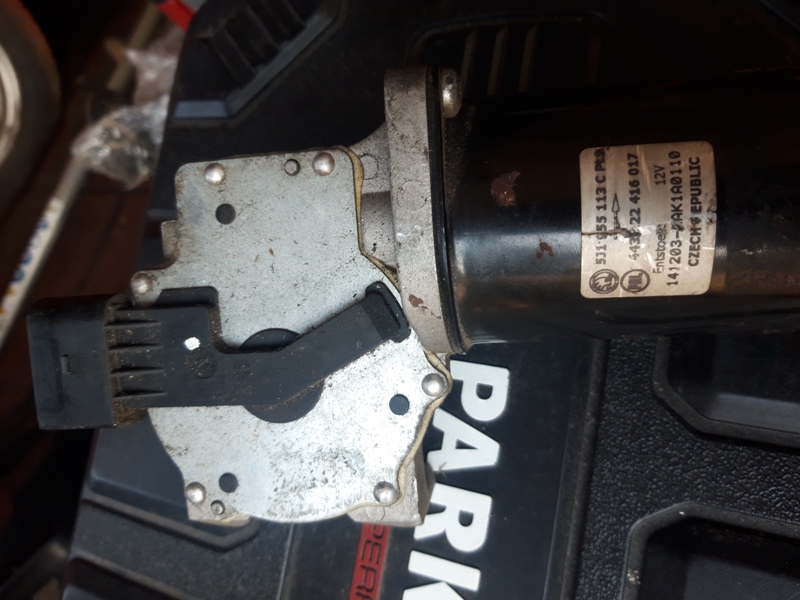 Motor prednih brisača ŠKODA FABIA MK2 5J1955113C Motor prednih brisača ŠKODA FABIA MK2 5J1955113C